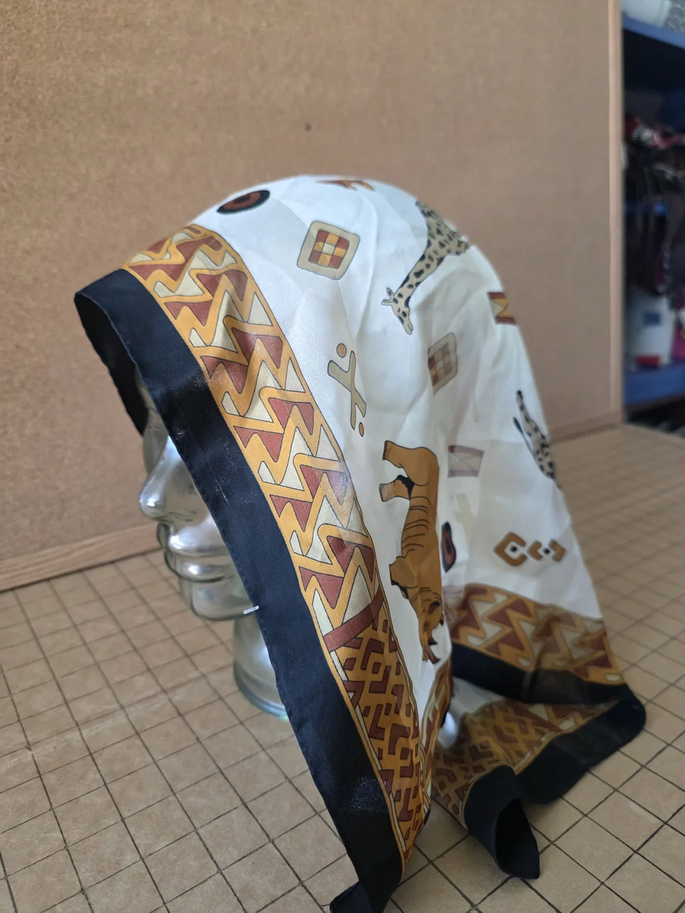 VTG Symphony Scarfs Safari Wildlife Square Scarf Italy 23